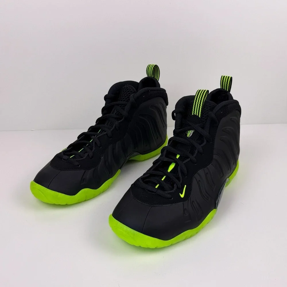 Nike Foamposite One Sneakers Size 7 Youth Black/Volt HF0977-001